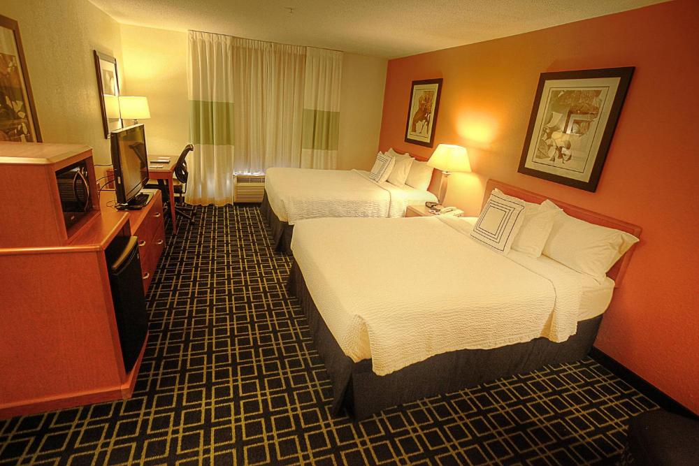 Queen Room with Two Queen Beds interior